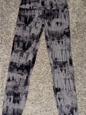 Women’s Lululemon Tie-Dye Gray & Black Leggings
